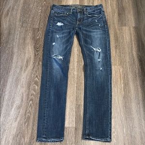 American Eagle Men’s Medium Wash Destroyed Jeans